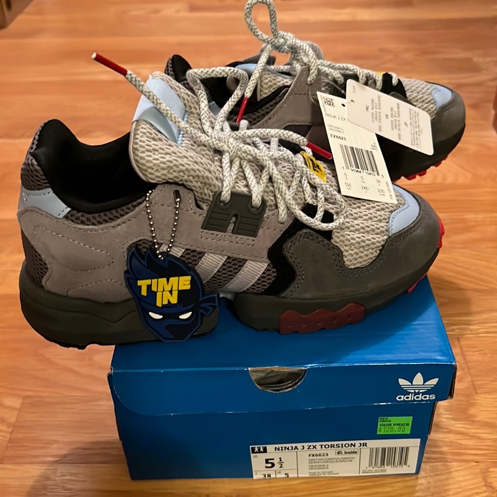 NEW! ADIDAS Ninja J ZX Torsion JR - Gray - Big Kids US size 5.5; UK size 5